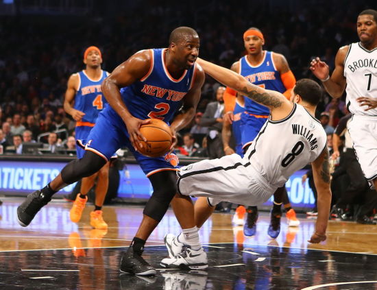  兰德尔末节发力尼克斯逆转击败篮网