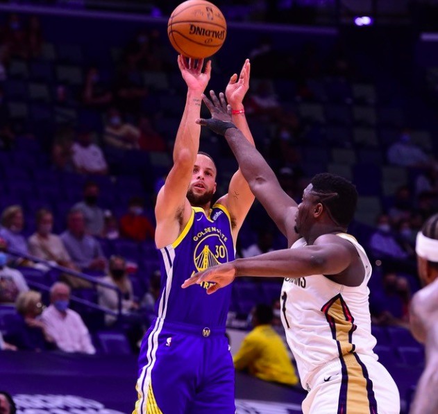  库里三分雨浇灭鹈鹕反扑，勇士主场豪取八连胜