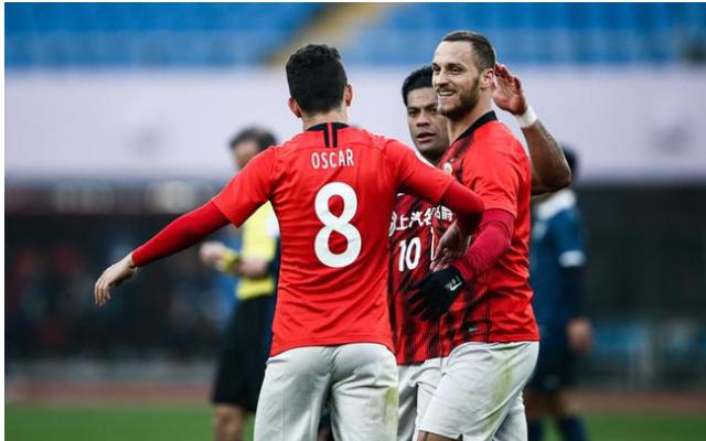  佛罗伦萨客场惜败拉齐奥，约维奇错失单刀成遗憾